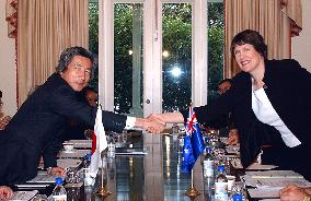 (2)Koizumi talks with N.Z. Premier Clark